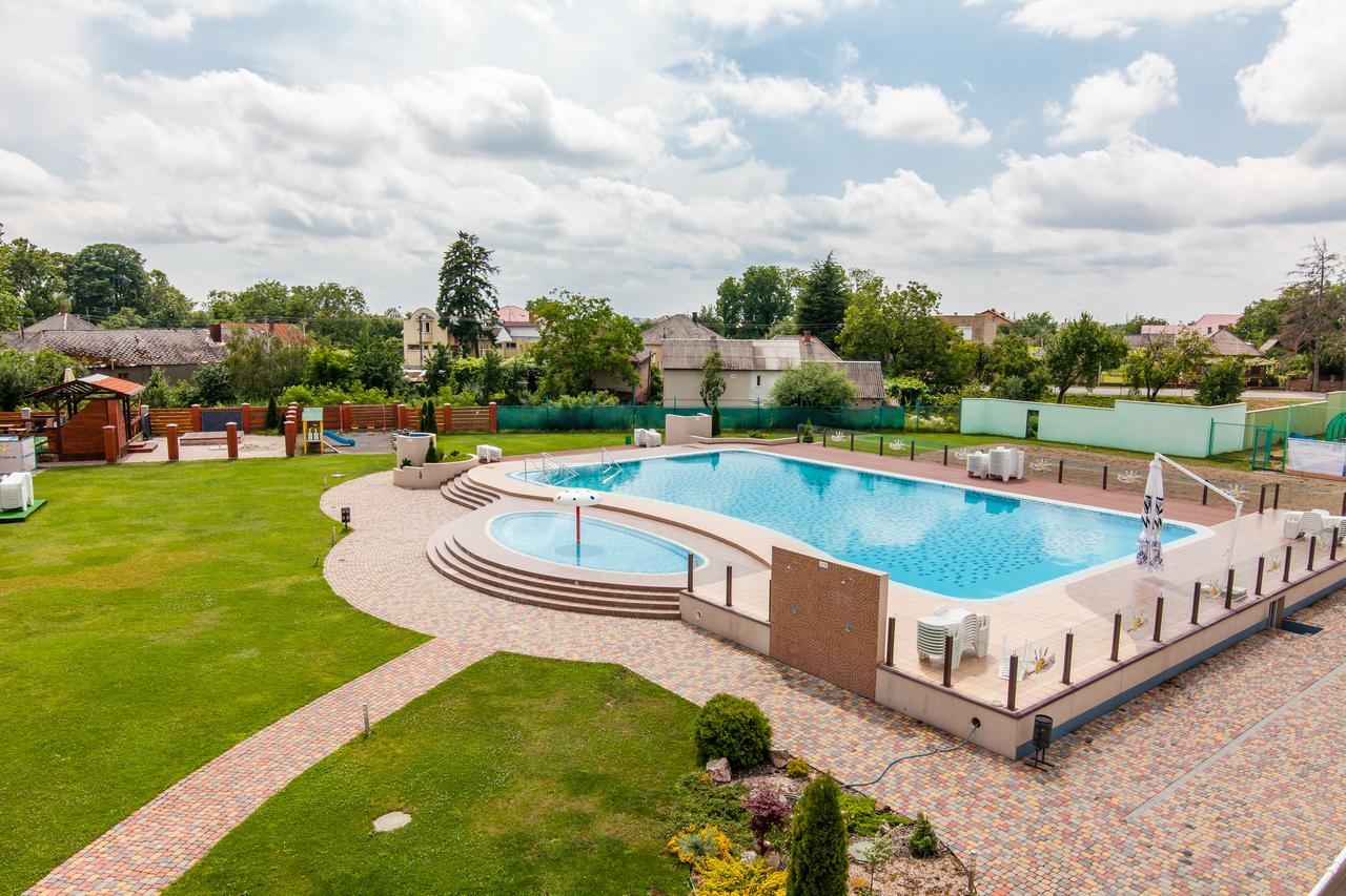 Zinedine Sport-Hotel Uzjhorod Eksteriør billede