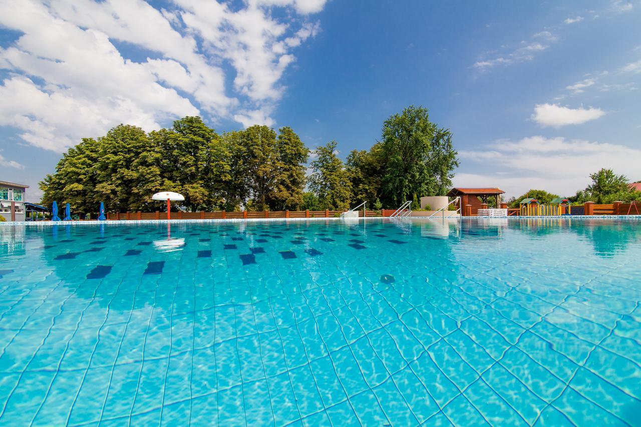 Zinedine Sport-Hotel Uzjhorod Eksteriør billede